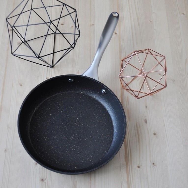Aluminij tava / 22cm / 4mm / Nonstick