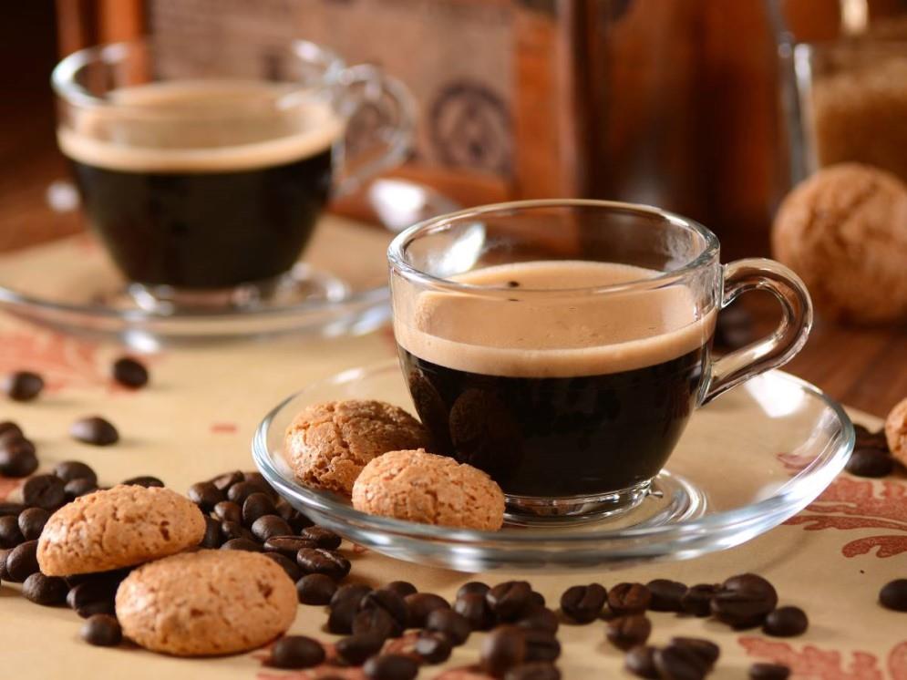 Basic šalica s tanjuričem / 24cl / 6pcs